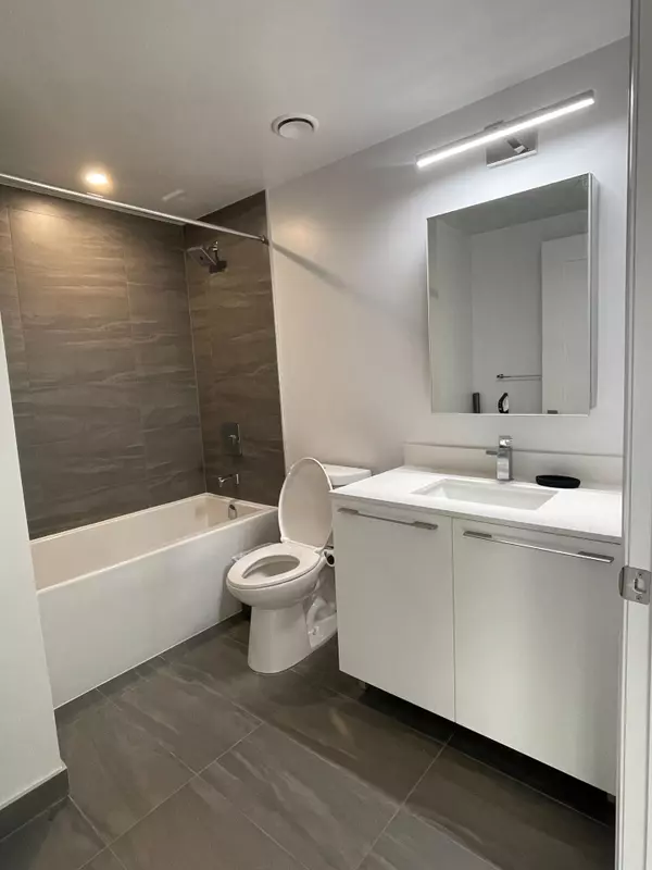 Markham, ON L3R 6L4,8 Water Walk DR #3606