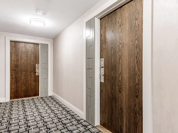 Vaughan, ON L6A 5A7,99 Eagle Rock WAY #322