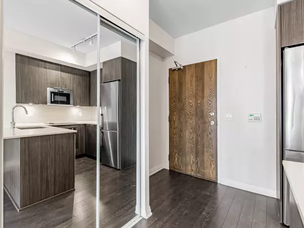 Vaughan, ON L6A 5A7,99 Eagle Rock WAY #322