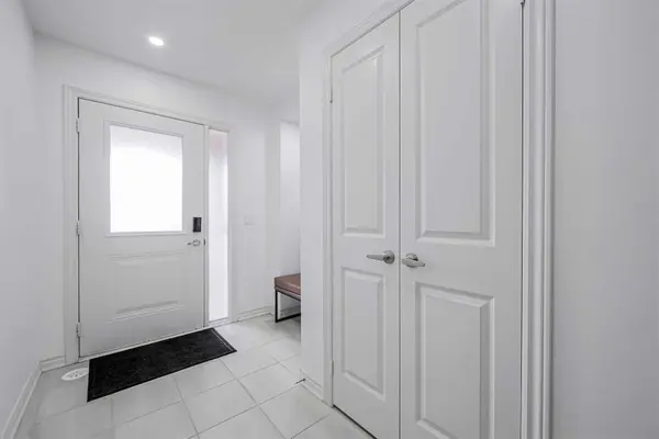 Brampton, ON L6Y 1N9,50 Edinburgh DR #4