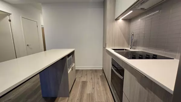 Mississauga, ON L5B 0P6,395 Square One DR #1806