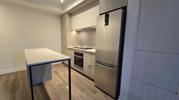 Mississauga, ON L5B 0P6,395 Square One DR #1806