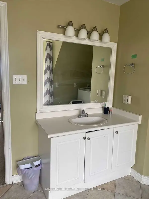 Mississauga, ON L5C 4S9,800 Dundas ST W #30