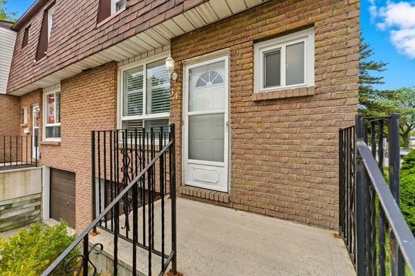 Hamilton, ON L8W 1E5,1301 Upper Gage AVE #34