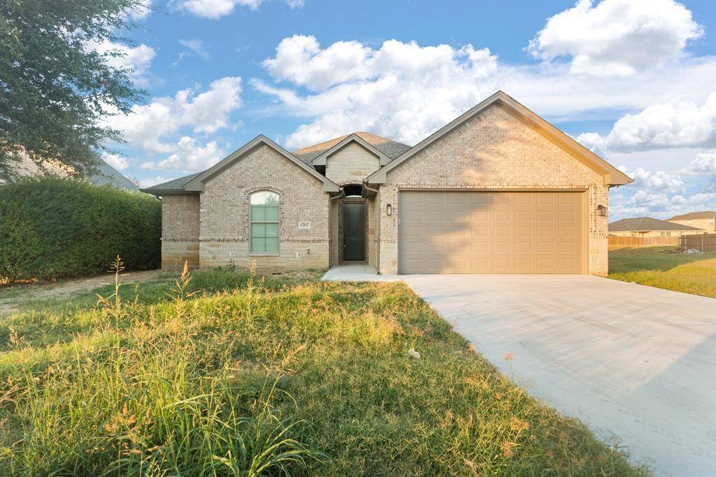 1707 Lakeway Drive, Cleburne, TX 76033