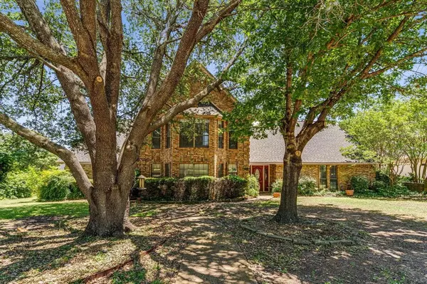 704 Cobblestone Court,  Cedar Hill,  TX 75104