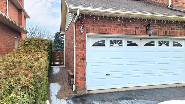 Whitby, ON L1N 6R1,12 Hialeah CRES #BSMT