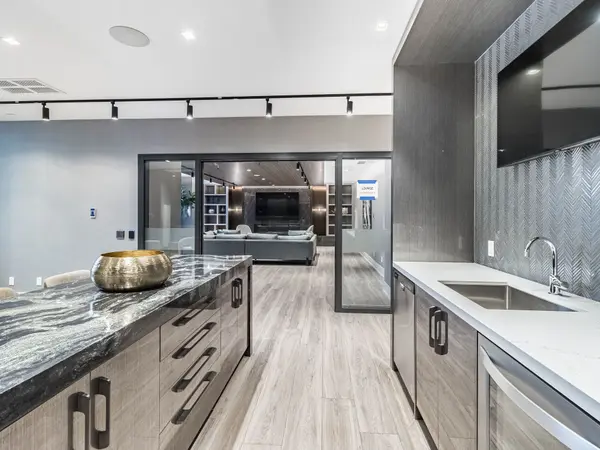 Toronto E02, ON M4C 0B3,286 Main ST #901