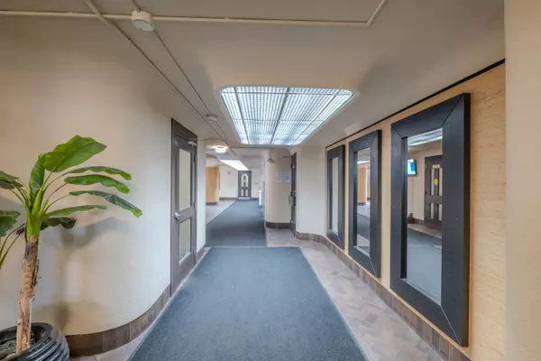 Toronto E03, ON M4C 5L4,1 Massey SQ #1703