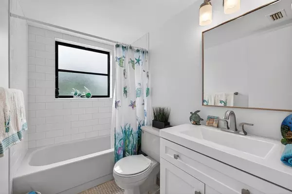 Pompano Beach, FL 33069,2112 S Cypress Bend Dr #401