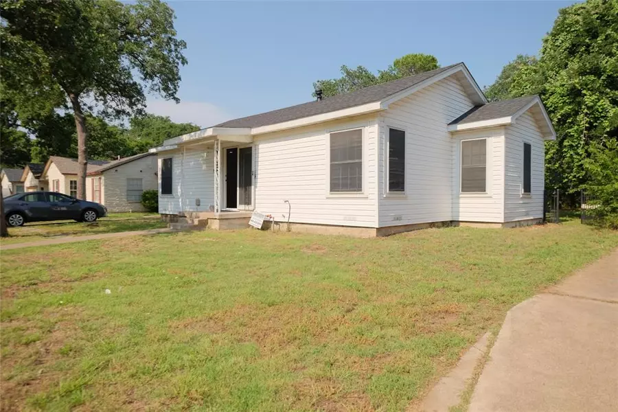 2104 Kings Avenue, Haltom City, TX 76117