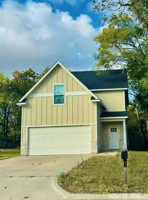 Bonham, TX 75418,103 E 15th Street