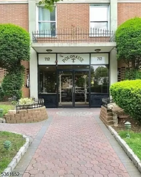 Elizabeth City, NJ 07208,704-712 North Broad St 8D