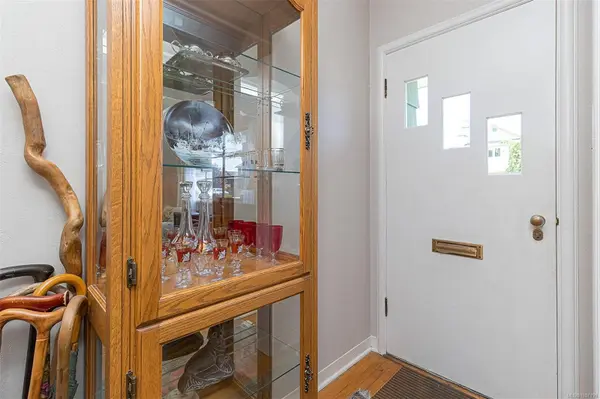 9674 Third St, Sidney, BC V8L 3A3