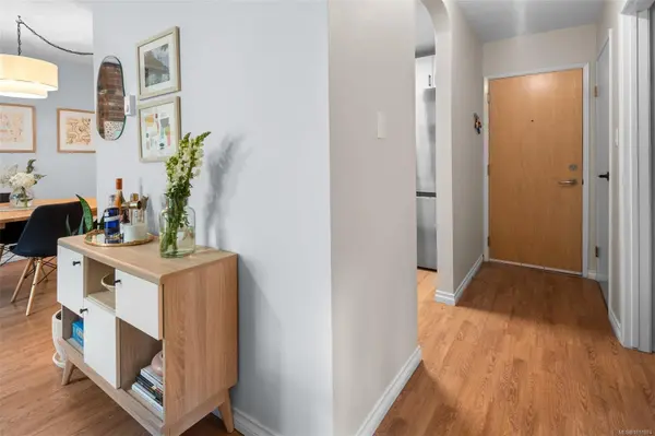 3244 Seaton St #203, Saanich, BC V8Z 3V7