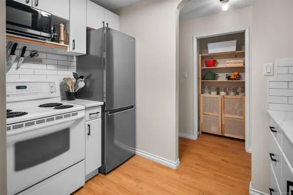 3244 Seaton St #203, Saanich, BC V8Z 3V7