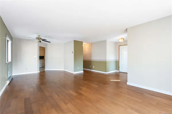 5634 Metral Dr, Nanaimo, BC V9T 2L3