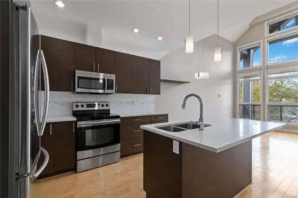 924 Esquimalt Rd #608, Esquimalt, BC V9A 3M8