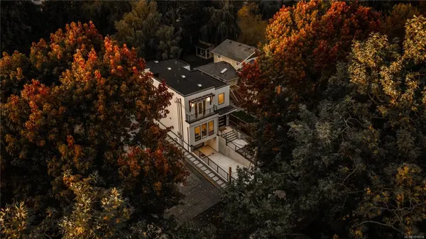 1772 Chandler Ave, Victoria, BC V8S 1N6