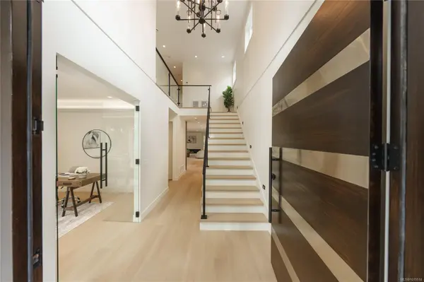 1772 Chandler Ave, Victoria, BC V8S 1N6