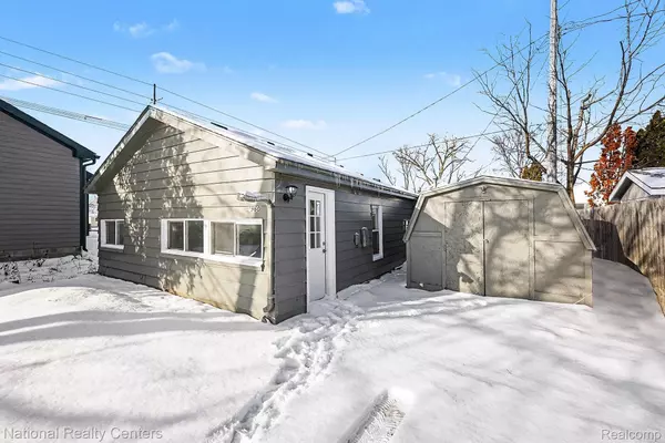 Keego Harbor, MI 48320,2960 Glenbroke ST