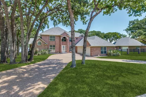452 Windjammer Lane, Azle, TX 76020