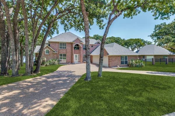 452 Windjammer Lane, Azle, TX 76020