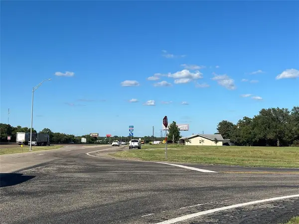 1300-2 E Shannon Road, Sulphur Springs, TX 75482