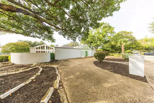 Dallas, TX 75248,6954 Leameadow Drive