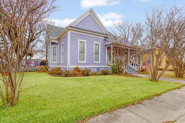 Bonham, TX 75418,300 W 6th Street