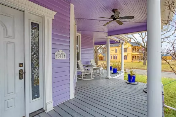 Bonham, TX 75418,300 W 6th Street