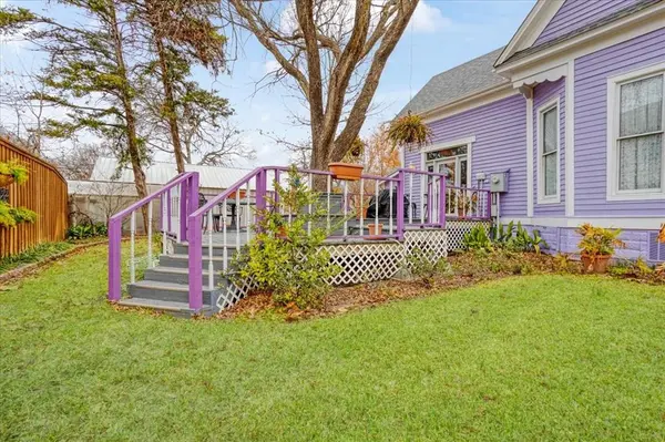 Bonham, TX 75418,300 W 6th Street