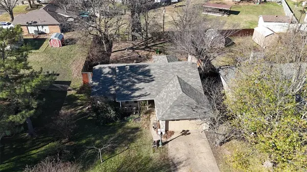 1605 Woodside Lane E, Cleburne, TX 76033