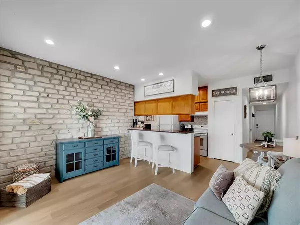 Granbury, TX 76048,401 E Pearl Street #2307