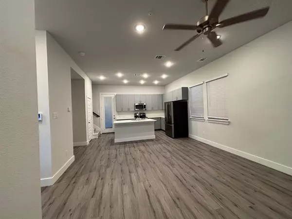 Arlington, TX 76015,825 W Mayfield Road #115