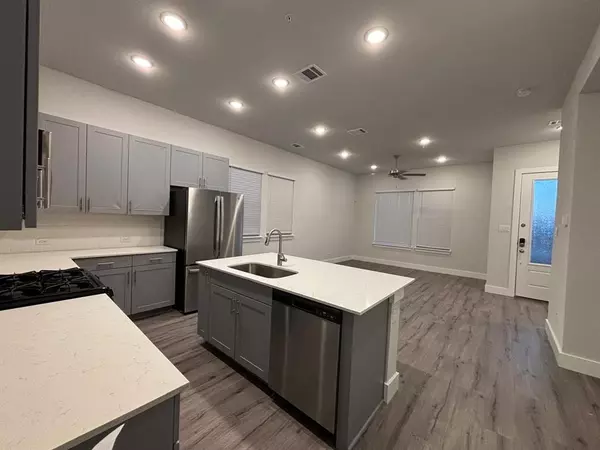 Arlington, TX 76015,825 W Mayfield Road #115