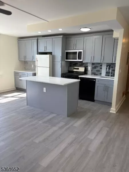 Elizabeth City, NJ 07208,704-712 North Broad St 8D