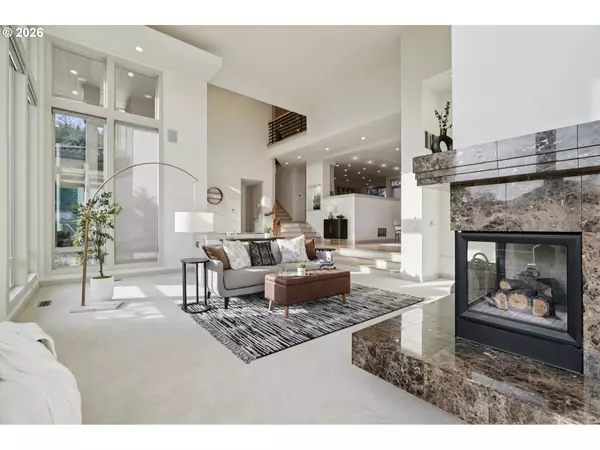 Lake Oswego, OR 97034,17623 BROOKHURST DR