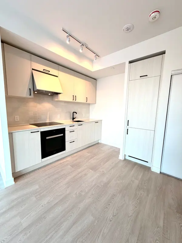 Toronto C13, ON M3C 0S4,1 Quarrington LN #2918