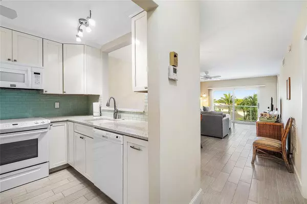 Lauderdale By The Sea, FL 33308,6000 N Ocean Blvd #4F