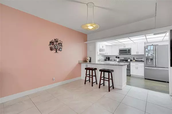 Davie, FL 33328,2774 S University Dr #10A