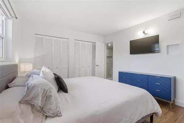 Riviera Beach, FL 33404,2936 Lake Shore Drive #204