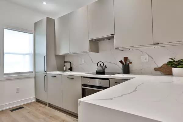 Toronto W03, ON M6H 3Z9,1365 Lansdowne AVE #Main