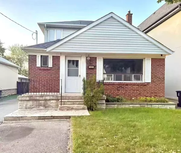 132 Edgecroft RD, Toronto W07, ON M8Z 2C3