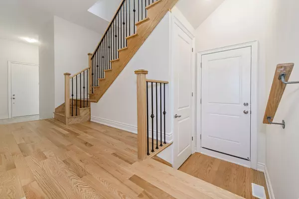 Oakville, ON L6H 6T3,1341 HYDRANGEA GDNS