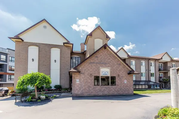 Grimsby, ON L3M 1X5,20 John ST #110