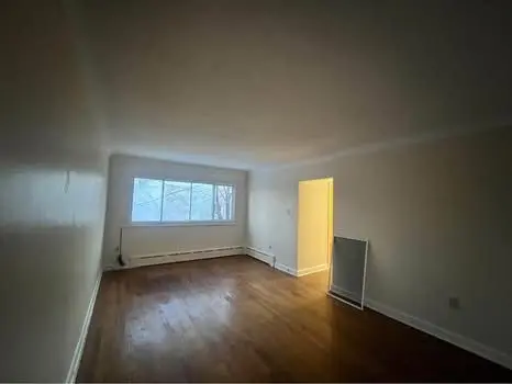 West Centre Town, ON K1Y 1W7,72 St Francis ST #5