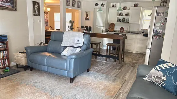 Burleson, TX 76028,528 NW King Street