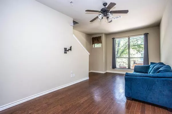 906 Glenn Crossett Street, Arlington, TX 76010