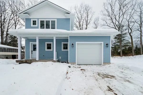 10 Frederick DR, Wasaga Beach, ON L9Z 1P1